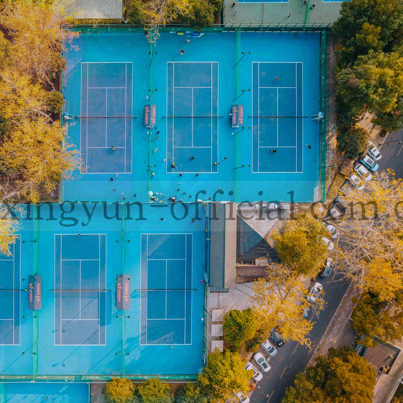 杏果剖面与层叠纸张标签的静物式构图，纸面有铅笔批注线条，色调温暖
